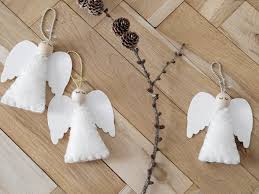 Cet arbre est ludique et plaira beaucoup aux plus petits. Tuto Pour Fabriquer Un Ange De Noel Anges De Noel Tuto Decoration Noel Deco Noel Fait Main