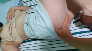 Fumando con minifalda y tacones, cogemos y se viene bien rico