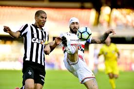 Após cobrança de escanteio de arana, jair subiu bem e escorou de cabeça, no canto esquerdo. Galo Encerra Sequencia Ruim Vence O Sao Paulo No Morumbi E Se Aproxima Do Rival Brasileirao Serie A Ge