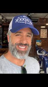 Saludo amistoso a Ike Levy