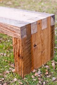 I Really Like This Rough Hewn Look My Doug Fir Pieces Might Be Big Enough For A Bench Like This Woodworkingbe Rustikale Gartenmobel Holz Im Garten Holzkunst