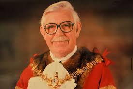 Tributes paid to former Council Leader and Mayor