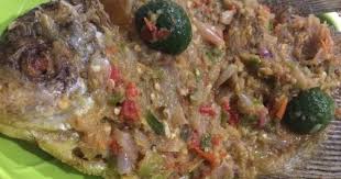 1 ekor ikan nila besar, goreng setengah matang, 10 siung bawang merah, 3 siung bawang putih, segenggam kacang tanah goreng, 3 ruas kencur ukuran besar, 6 cm jahe, 1 sdt gula pasir, 1 sdt garam, 1 sdt kaldu bubuk, 3 buah cabai merah, 2 buah jeruk purut, secukupnya air panas. 1 144 Resep Cobek Ikan Enak Dan Sederhana Ala Rumahan Cookpad