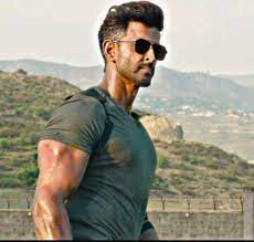 Hrithik roshan and tiger shroff are in the lead roles while vaani kapoor portraying the female lead and ashutosh rana, anupriya goenka, and dipannita sharma appearing in supporting roles. Hrithik Roshan War Wallpapers Top Free Hrithik Roshan War Backgrounds Wallpaperaccess