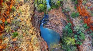 It extends about 1,490 miles (2,400 km) from the monsoonal, tropical north to the windswept coastal heaths of the far south. Western Australia The Nature Conservancy Australia