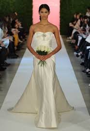 Amal clooney gibt ihr hochzeitskleid von oscar de la renta drei jahre nach der hochzeit als leihgabe an ein amerikanisches museum. 18 Oscar De La Renta 2015 Collection Ideen Hochzeit Hochzeitskleid Kleider