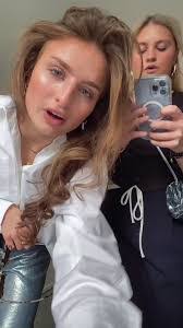 Nora Philips's Instagram, Twitter & Facebook