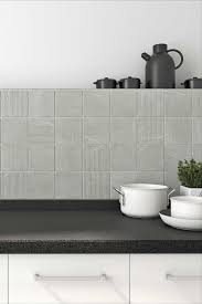 Une Credence Tendance Naturelle Effet Pierre Et Texturee Carrelage Effet Pierre Carrelage Carrelage Mural