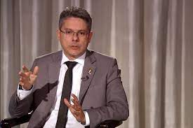 Alessandro vieira (born 3 april 1975) sometimes better known as delegado alessandro vieira is a federal senator of brazil representing the state of sergipe. E Preciso Seguir O Caminho Do Dinheiro Diz Senador Autor De Projeto Sobre Fake News 01 06 2020 Poder Folha