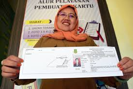 Berbicara mengenai kartu kuning, sebenarnya kartu kuning ini sekarang berwarna putih, dokumen syarat lain adalah surat keterangan dari agen yang menyalurkan anda untuk bekerja di luar negeri. Peminat Kartu Kuning Tembus 1 000 Lebih
