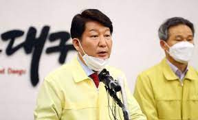 권영진 대구시장이 그동안 받아온 신천지 유착설에 대해 '마음껏 덤벼라'라고 대응했습니다. ê¶Œì˜ì§„ ì‹ ì²œì§€ ì•„ëƒ ëŒ€êµ¬ì‹œìž¥ì€ ì™œ ê³„ì† ì‹ ì²œì§€ ì˜í˜¹ì„ ë°›ë‚˜ ì•„ì‹œì•„ê²½ì œ