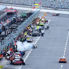 At the conclusion of stage 2. O Reilly Auto Parts 253 Start Time 2021 What Time Nascar Cup Series Start On Sunday How Many Laps It Runs Draftkings Nation