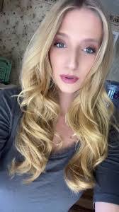 Mallory Holt's Instagram, Twitter & Facebook