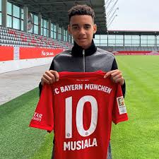 Di usia 16 musiala resmi bergabung dengan bayern munchen. Ronan Murphy On Twitter Official Bayern Munich Have Signed Both Jamal Musiala And Bright Akwo Arrey Mbi From Chelsea To Join Up With Their Youth Academy Fcbayern Cfc Https T Co Dggkyvs7sl