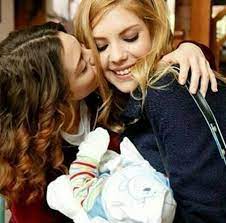 3 kız çocuklu bir ailenin en küçüğüdür. Eda Ece Eda Ece Seren Sirince Sevenler Begensin Bii 3 Y Facebook