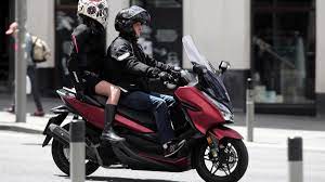 Desescalada Cuando Y Como Pueden Viajar Dos Personas En Moto