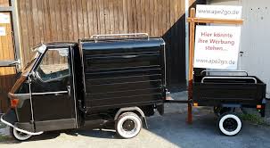 Einzigartiges Eventmobil Piaggio Ape Kastenaufbau Mit Anhanger Im Classic Style Piaggio Piaggio Ape Small Cars