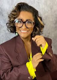 Coluna Ópraí Wanda Chase entrevista a atriz Cláudia Di Moura