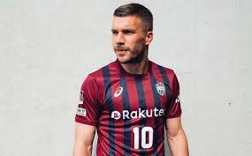 Lukas podolski is a forward and is 5'11 and weighs 179 pounds. Lukas Podolski Bleacher Report Latest News Videos And Highlights