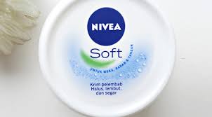 Tips umum lainnya untuk pelembap kulit berminyak adalah pastikan teksturnya cepat menyerap dan nggak lengket di kulit. Nivea Soft Pelembab Untuk Wajah Tubuh Tangan Dan Kaki Nivea