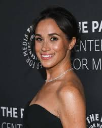 Rachael Ray Goes Ringless