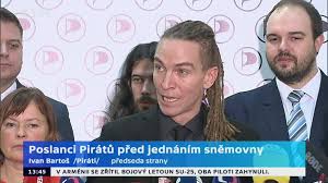 Novopečený tatínek se s novinkou pochlubil na svém facebookovém profilu. Ivan Bartos O Tom Jak Je To Ve Ceska Piratska Strana