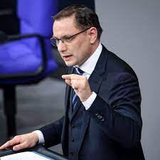 Tino chrupalla adresindeki mevcut almanca wikipedia. Afd Auto Von Chef Tino Chrupalla Geht In Flammen Auf Gauland Nachfolger In Klinik Politik