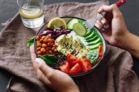 Untuk mewujudkannya, sebaiknya selain belajar dengan rajin, nutrisi si kecil juga harus diperhatikan.pilihlah makanan yang bisa mendukung tumbuh kembang dan memberi nutrisi agar. Pola Makan Vegan Untuk Menurunkan Berat Badan Benarkah Efektif