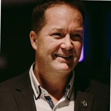 It's always fun to chat with Darryl Lamb at Legacy Liquor Store!!