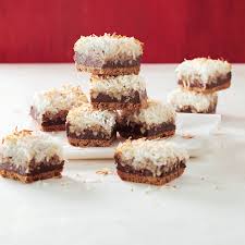 Recette De Carres Coco Choco Coup De Pouce Desserts Holiday Baking Dessert Recipes