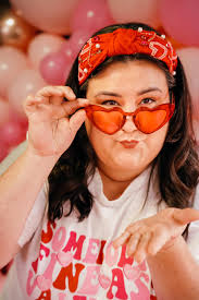 Hi! My name is Katie and I own Creatrix Esthetics. I put my heart into each  service and your comfort is my top priority! I've been an esthetician and  waxing for over