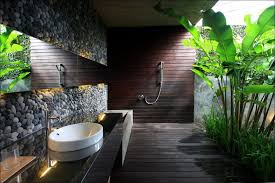 A Luxurious Bathroom With A Outdoor Bath As In The Balinese Tradition Seminyak Bali Find More Details Her Diseno De Banos Videos De Casas Casas De Concreto