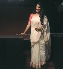 Historically, male and female clothing has evolved from simple garments like kaupina, langota, achkan, lungi, sari, gamcha, and loincloths to cover the body into elaborate costumes not only used in daily wear, but also on festive occasions, as well as. 50 Pretty Kerala Saree Blouse Designs Keep Me Stylish