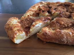 You Definitely Won 39 T Want To Waste Any Of This Delicious Caramel Banana Stuffed Crust Pizza Food Pizza Crust Dessert Recipes