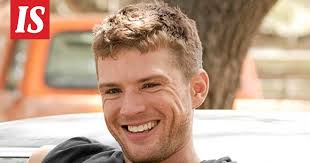 Ryan Phillippe hehkuttaa ex-vaimonsa Reese Witherspoonin onnea