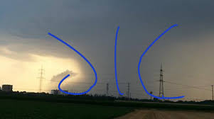 A downburst is an area of strong, downward moving air associated with a downdraft from a thunderstorm. Was Ist Eine Fallboe 14 Tage Wettervorhersage De