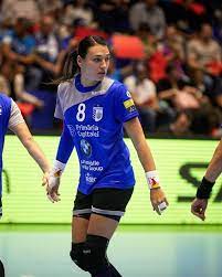 Îmi doresc ca şi cei care performează în străinătate să vină în românia. Facebook