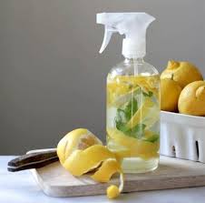 Preparer Un Nettoyant Aux Agrumes Pour Desinfecter La Maison Ameliore Ta Sante Astuces Pour Nettoyer Pellicules Seches Parfum Fait Maison