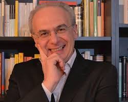 Tutti matti per gli Esposito”, il nuovo romanzo di Imperatore: «Camorra da  ridere nell'era del Covid»