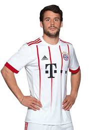 So soll die spielkleidung eine hommage an das größte dorf. Das Neue Champions League Trikot Der Bayern Bundesliga Bildergalerie Kicker