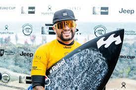 Italo ferreira was born on may 6, 1994 (age 27) in brazil he is a celebrity surfer italo ferreira's weight is 149 lb (68 kg) italo ferreira's height. Boardriding Italo Ferreira