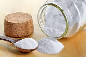 «in una bottiglia di acqua minerale da un litro e mezzo versa 5 cucchiai di bicarbonato e lascia riposare il tutto per qualche ora in . Come Rimuovere La Tinta Con Il Bicarbonato Di Sodio