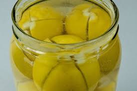 A pickle goes well with a hamburger._ * (_often in plural: ÙˆØµÙÙ‡ Ù…ØµÙˆØ±Ù‡ Ø§Ù„Ù„ÙŠÙ…ÙˆÙ† Ø§Ù„Ù…ØµÙŠØ± Ø§Ù„Ù…ØºØ±Ø¨Ù‰ Ù„Ø°ÙŠØ°Ù‡