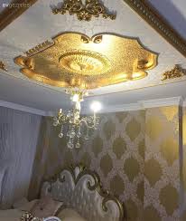 Altin Ve Siyah Uyumu Ile Luks Ve Dramatik Bir Dekor Ev Gezmesi Dekor Luks Antre Dekorasyonu