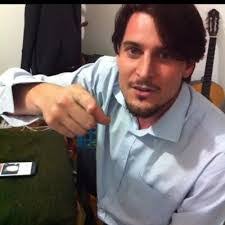 Leo Hare's Instagram, Twitter & Facebook