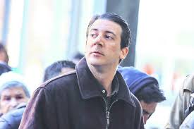 La pantera | los que conocemos a camilo castaldi (tea time) y hemos celebrado sus proezas verbales, sus rimas prodigiosas y sus atrevidos raps nos hemos maravillado ante el temerario equilibrio con que se desplaza como un funanbulista por la cuerda floja o como un hábil prestigitador de las palabras y las imágenes.pero ahora, con total espontaneidad y soltura de lengua, camilo castaldi ha. Detienen Nuevamente A Tea Time Por Fiesta En Su Domicilio La Tercera
