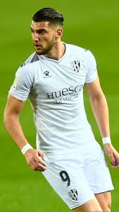 Spain forward oyarzabal put the basque side ahead with a penalty in the first half and restored their lead early in the second after huesca forward rafa mir headed an equaliser. Rafa Mir Futbolista Espanol Xtasis Un Foro De Hombres Para Hombres