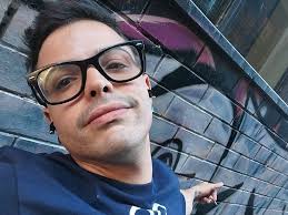 Hi everyone, My name's Patrick. I'm a 25 year old chef from a small town in  Ireland. A friend was telling me about copywriting and I'm interested in  getting into it. I