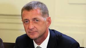 Roman janoušek (born 3 july 1968) is an influential billionaire businessman and lobbyist from the czech republic. Janousek Tvrdi Ze Je Vazne Nemocen V Dobe Preruseni Trestu Ale Jezdil Po Horach A Tahl Sane Hospodarske Noviny Ihned Cz