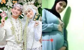 Jadi positifnya seminggu sebelum lahiran, kata ridho da menjelaskan. Bayi Di Perutnya Kian Membesar Hamil Tanpa Belaian Suami Nadya Mustika Bicara Kehilangan Tak Ada Yang Benar Benar Tinggal Bersamaku Semua Halaman Sosok
